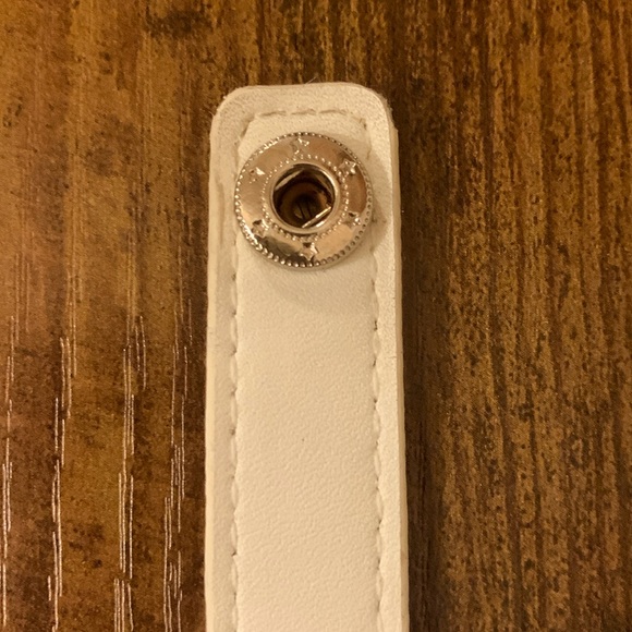 DISNEY WINNIE the POOH WHITE FAUX LEATHER PERFORATED CLUTCH WALLET - Picture 8 of 15